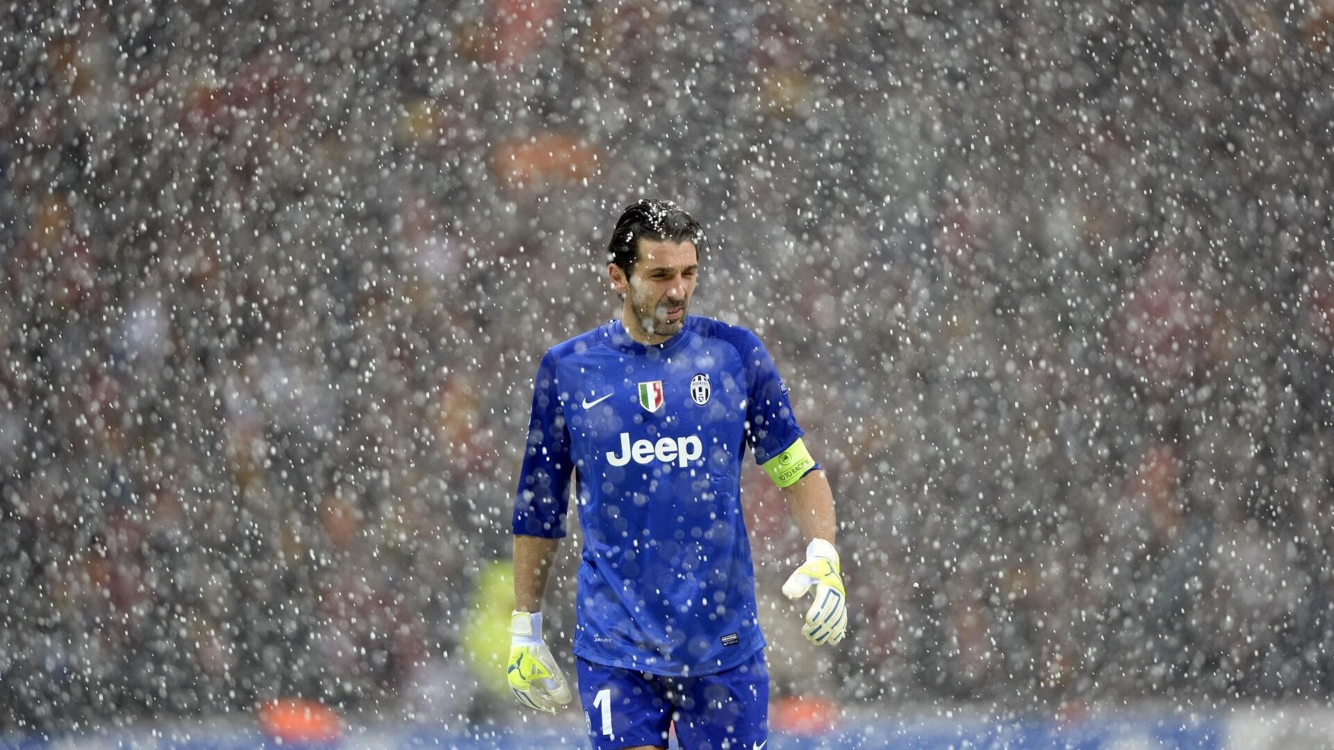 开云官方-库里：带领勇士开启“水花奇迹”时代！，库里花心